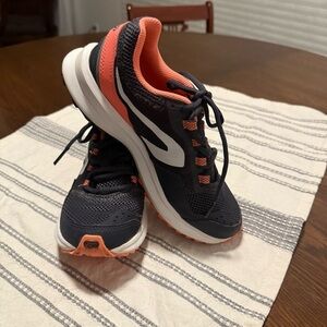 KALENJI RUN ACTIVE GRIP WOMEN'S RUNNING SHOES - GREY CORAL, size 6.5